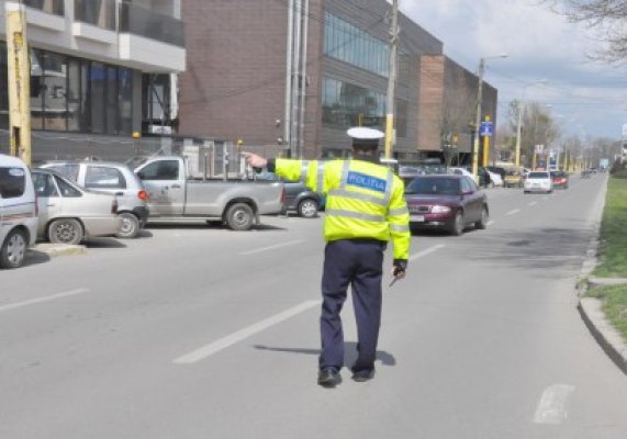 Prins la volan cu permisul suspendat